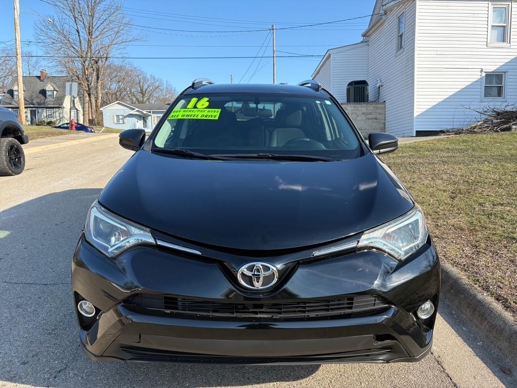 Toyota RAV4 LE AWD 2016