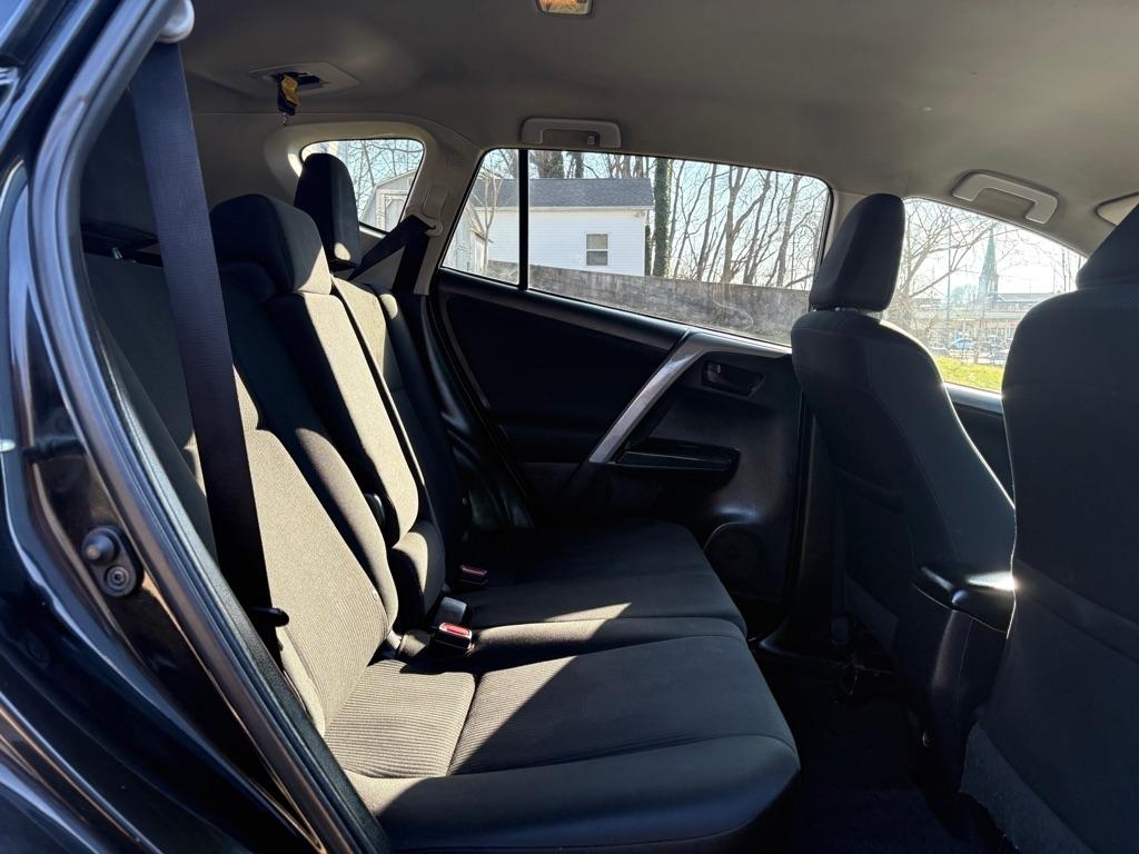 Toyota RAV4 LE AWD 2016