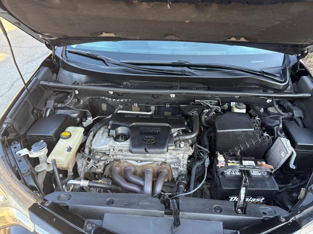 Toyota RAV4 LE AWD 2016