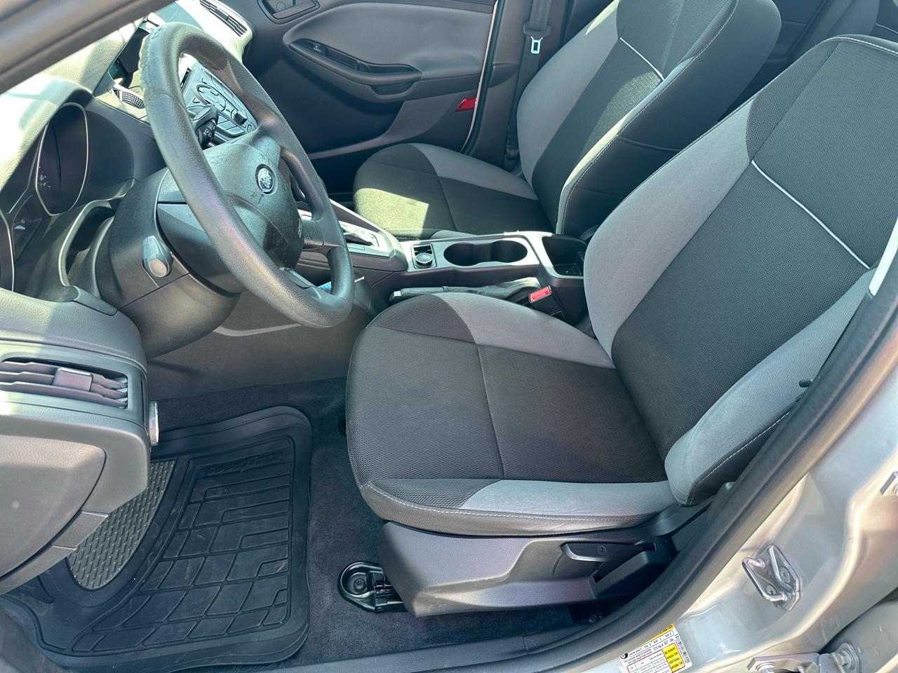 Ford Focus S Sedan 2014