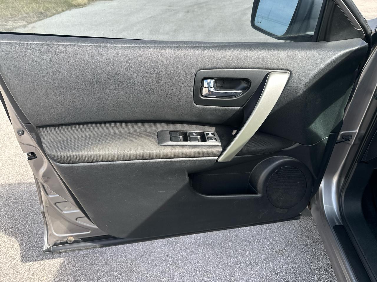 Nissan Rogue S 2WD 2011