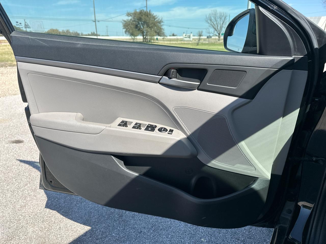 Hyundai Elantra SE 6AT 2017