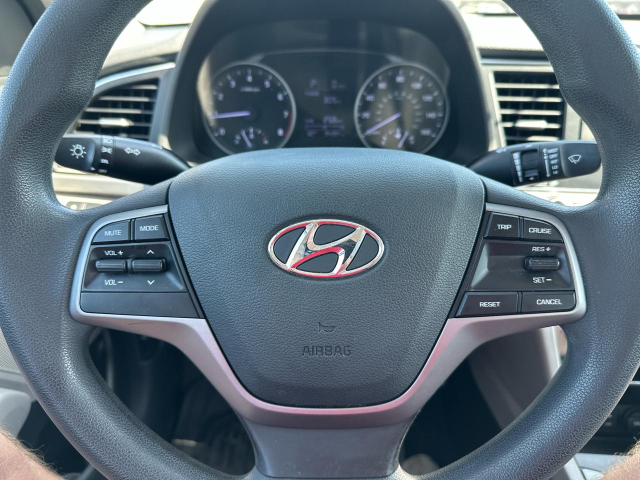 Hyundai Elantra SE 6AT 2017