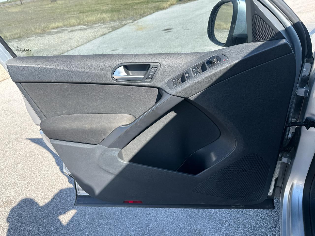 Volkswagen Tiguan S 2013