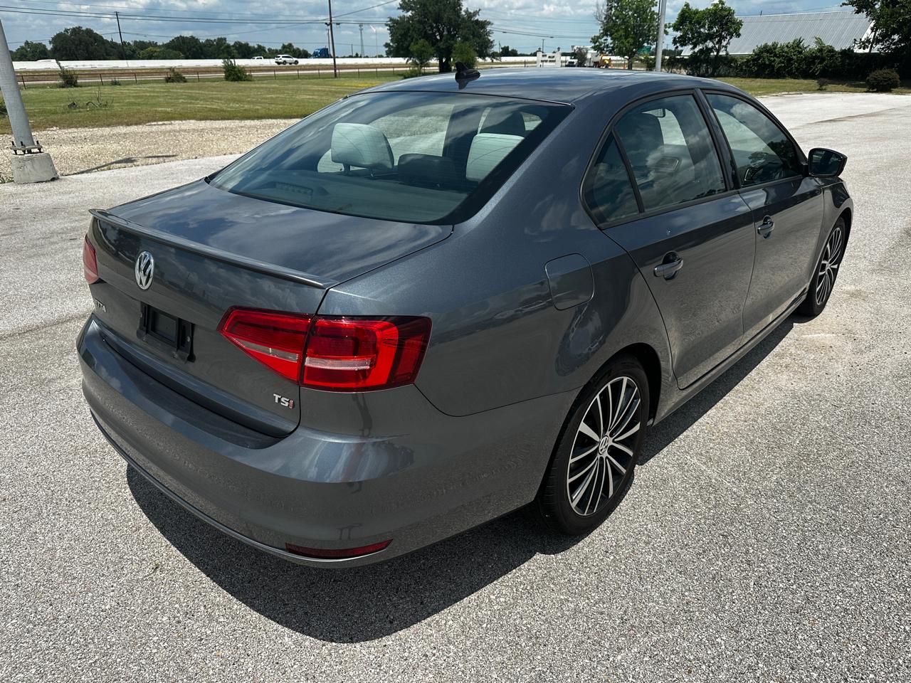 Volkswagen Jetta SE 6A 2015