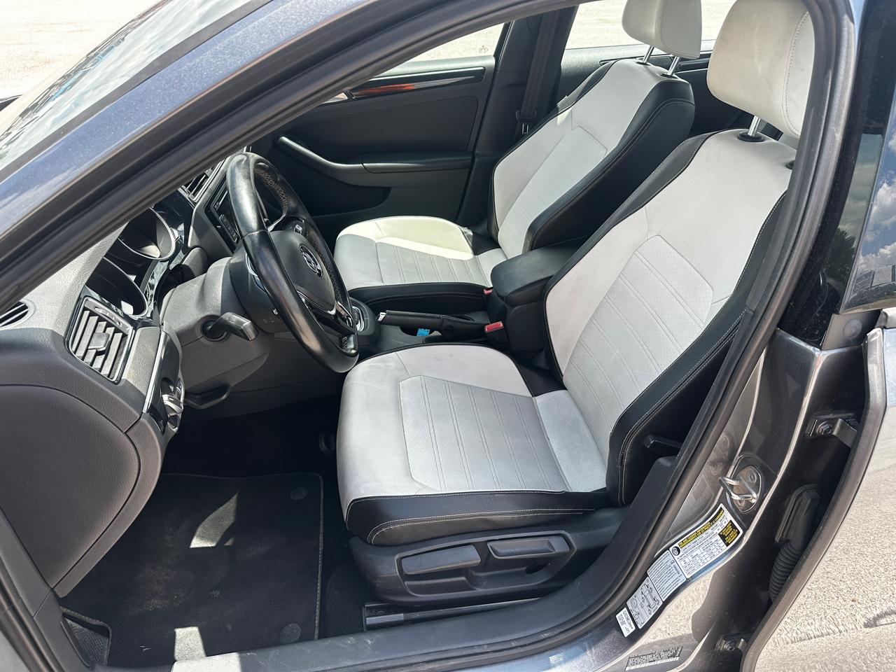 Volkswagen Jetta SE 6A 2015