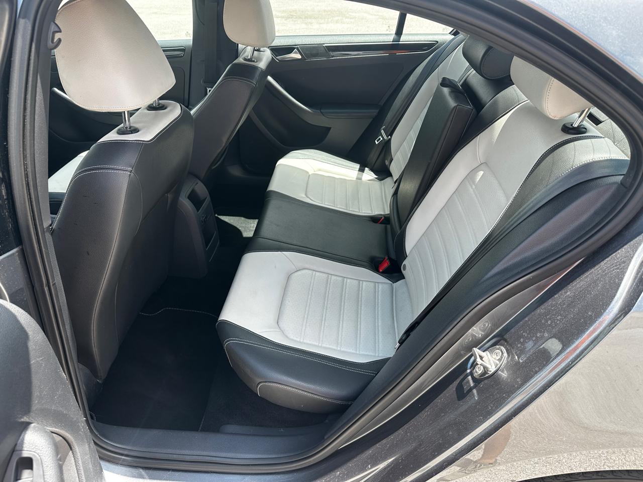 Volkswagen Jetta SE 6A 2015