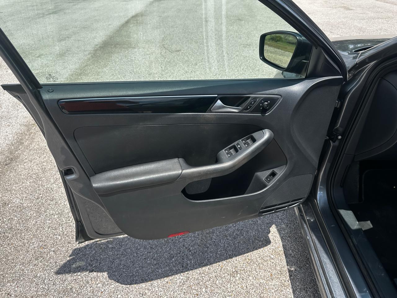 Volkswagen Jetta SE 6A 2015