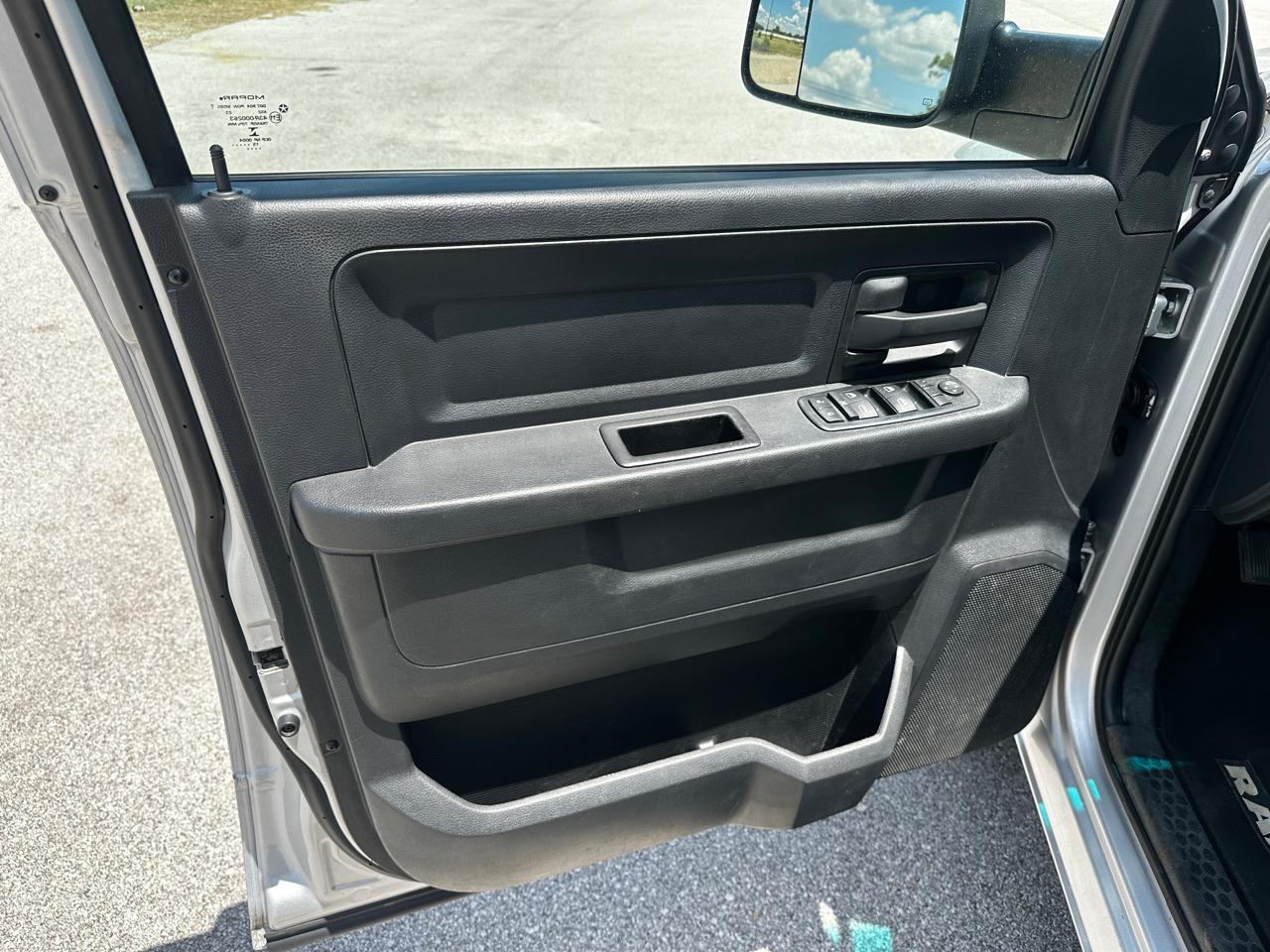 RAM 1500 Tradesman Quad Cab 2WD 2016
