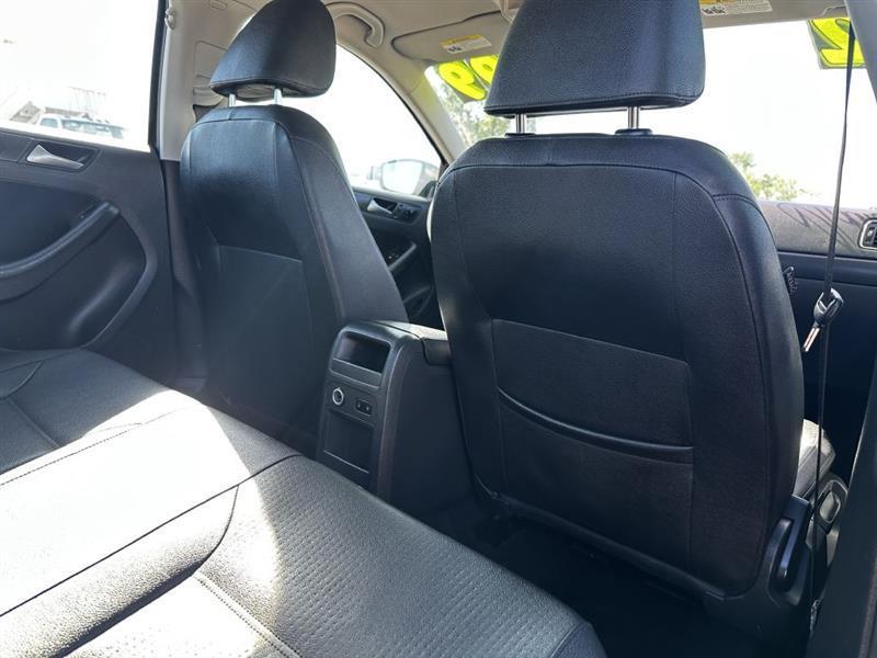 Volkswagen Jetta SE 2012