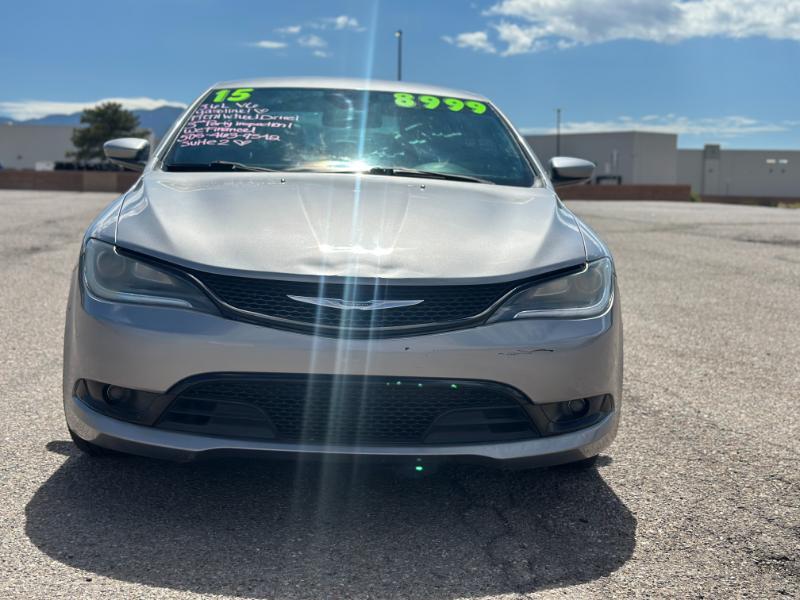 2015 Chrysler 200 S's photo