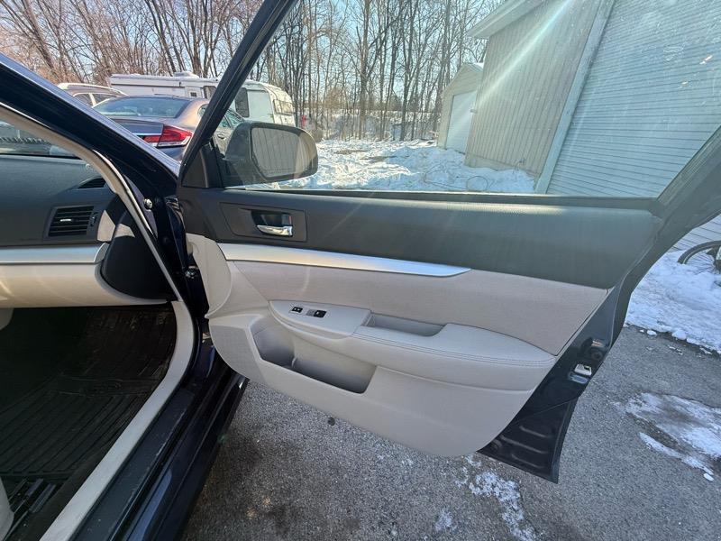 Subaru Legacy 2.5i Premium 2013