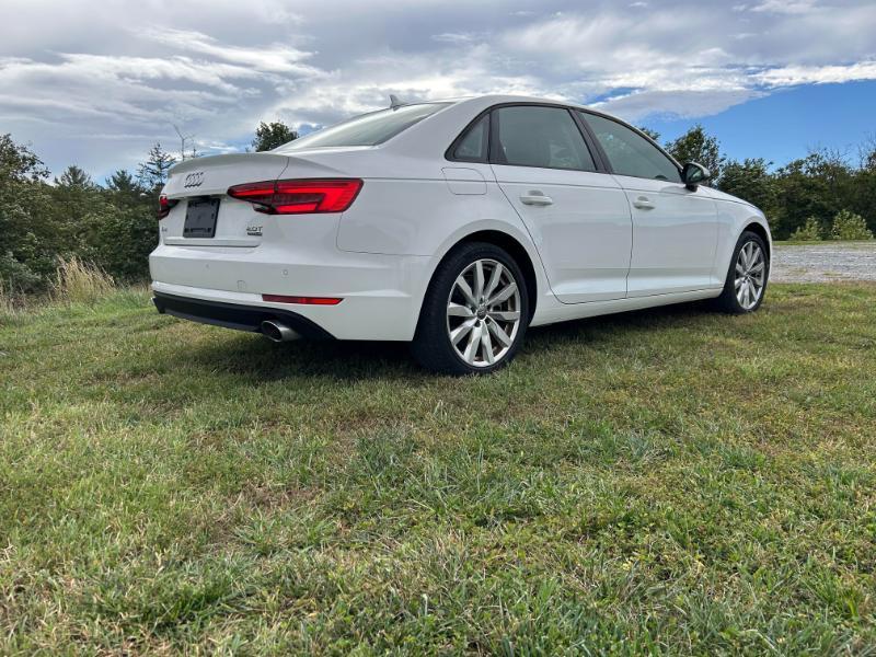 Audi A4 2.0T Premium quattro Sedan 2017
