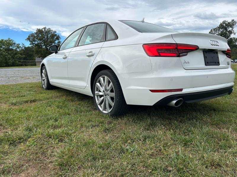 Audi A4 2.0T Premium quattro Sedan 2017
