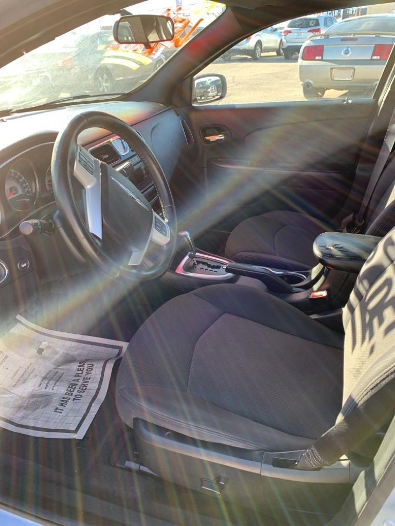 Chrysler 200 Touring 2012