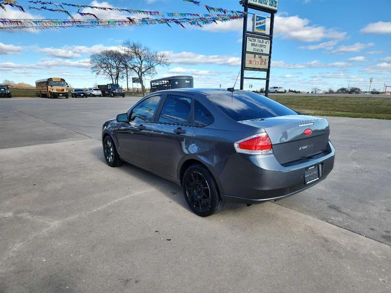 Ford Focus SE Sedan 2010