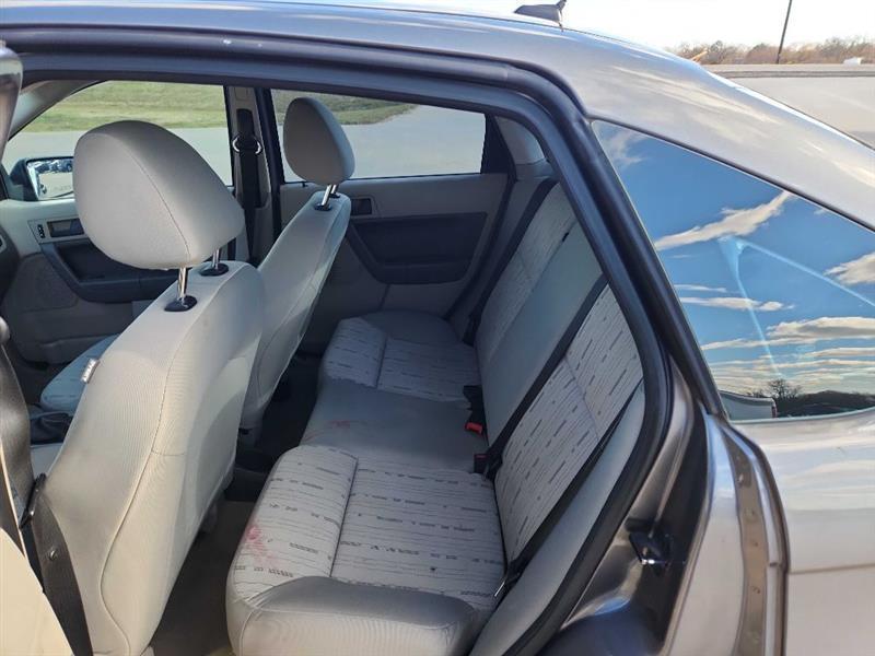 Ford Focus SE Sedan 2010