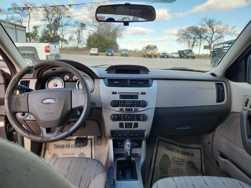 Ford Focus SE Sedan 2010