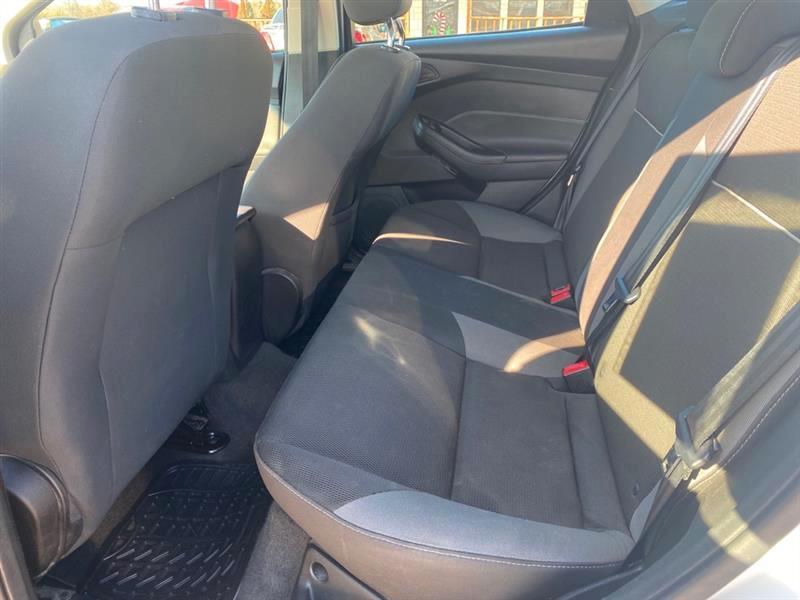 Ford Focus SE Sedan 2012