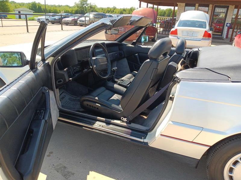 Cadillac Allante Base 1990