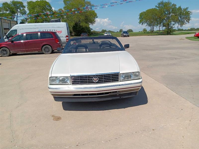 Cadillac Allante Base 1990