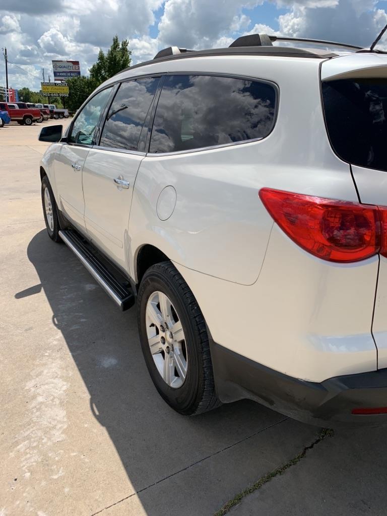 Chevrolet Traverse 2LT FWD 2011
