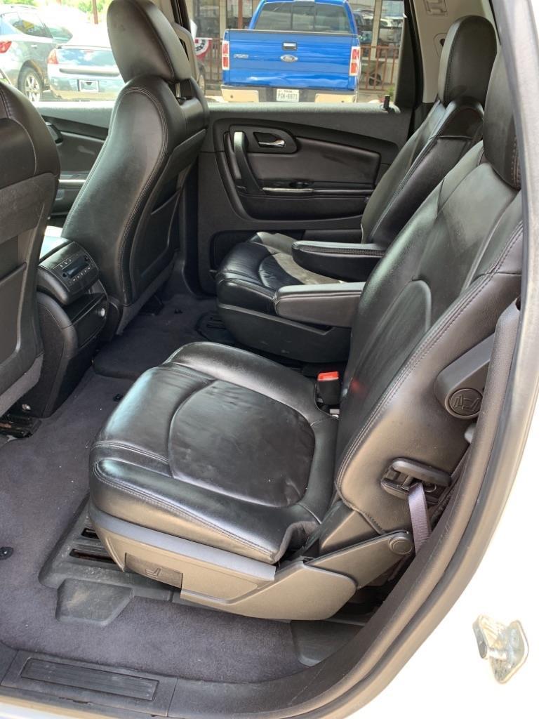 Chevrolet Traverse 2LT FWD 2011