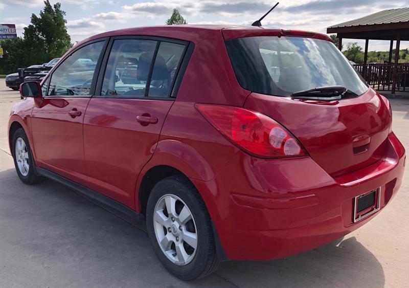 Nissan Versa 1.8 S Hatchback 2009