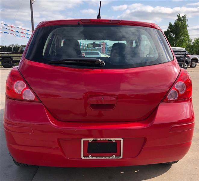 Nissan Versa 1.8 S Hatchback 2009