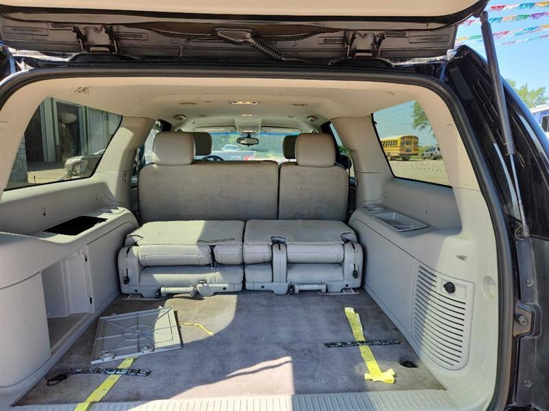 Chevrolet Suburban LT 1500 2WD 2011