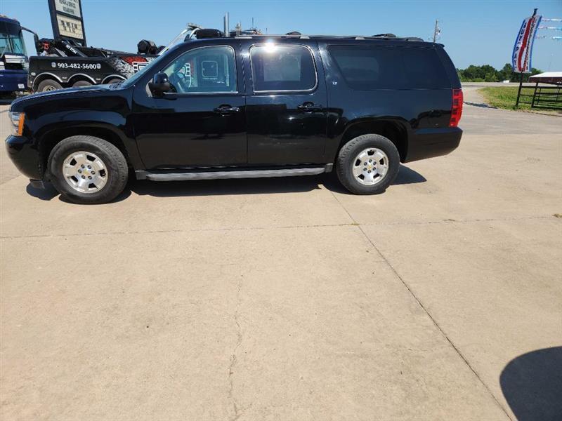 Chevrolet Suburban LT 1500 2WD 2011