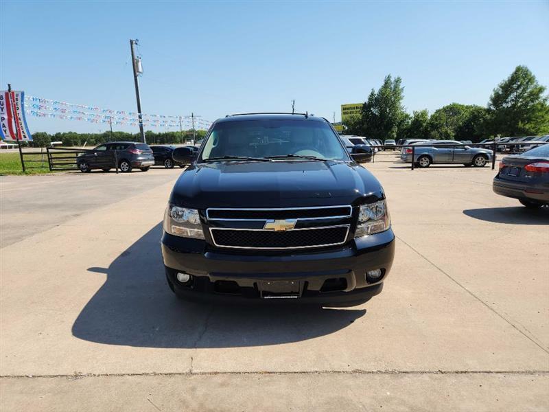 Chevrolet Suburban LT 1500 2WD 2011