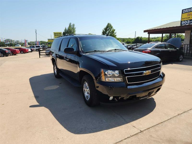 Chevrolet Suburban LT 1500 2WD 2011