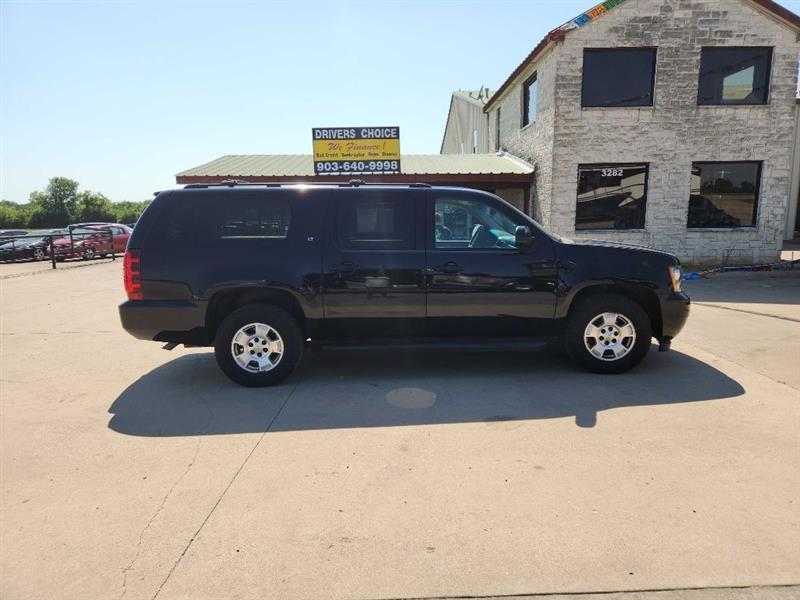 Chevrolet Suburban LT 1500 2WD 2011