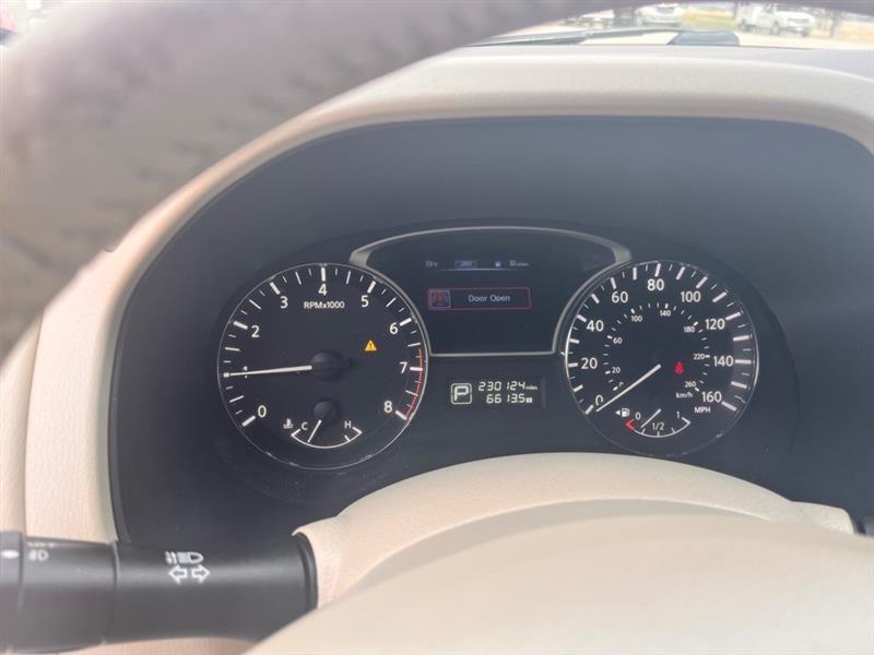 Nissan Pathfinder S 4WD 2015