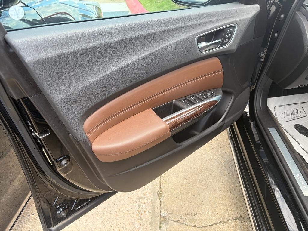 Acura TLX photo 8