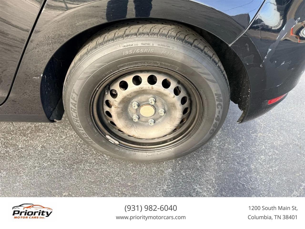 Volkswagen Golf 2.5L 4-Door 2011