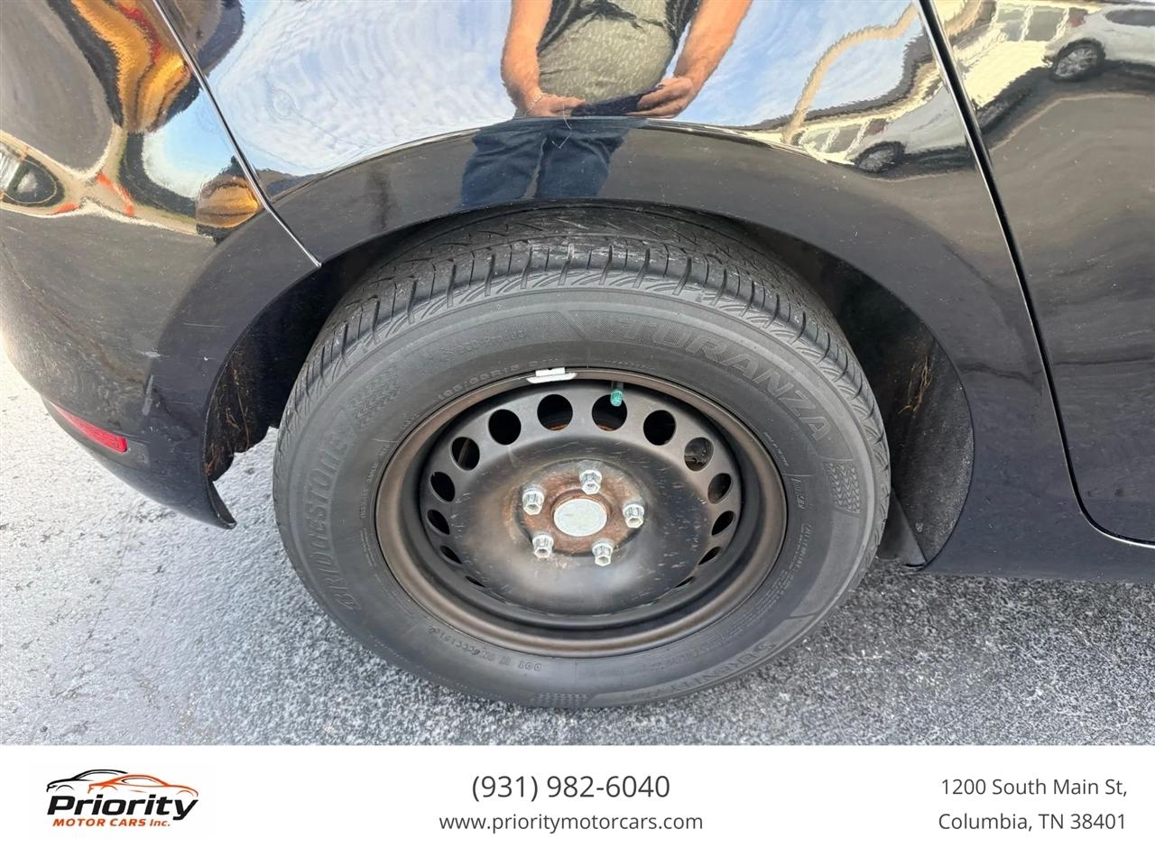 Volkswagen Golf 2.5L 4-Door 2011