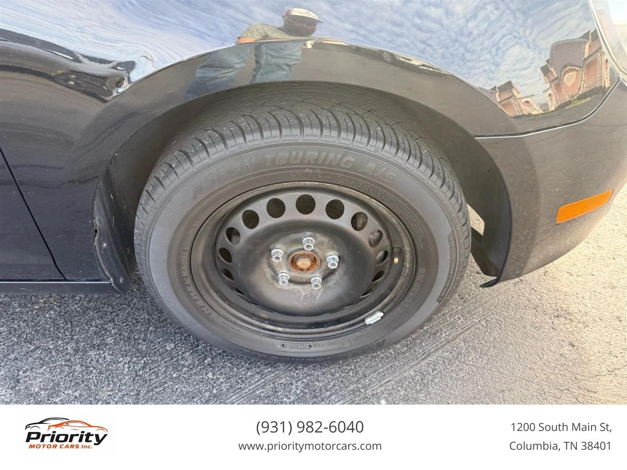 Volkswagen Golf 2.5L 4-Door 2011