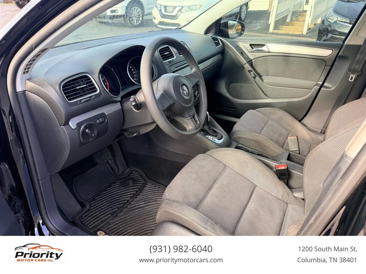 Volkswagen Golf 2.5L 4-Door 2011