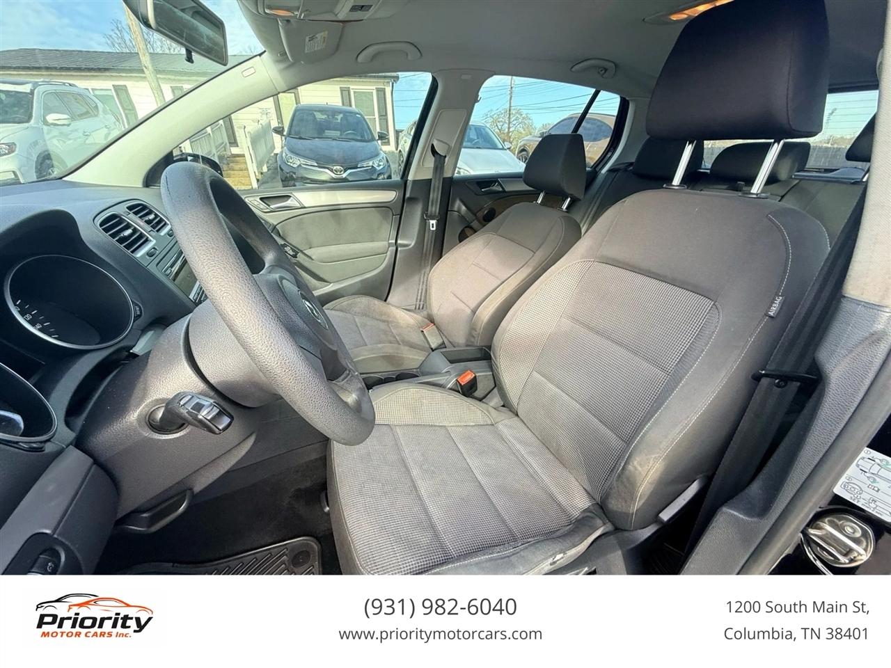 Volkswagen Golf 2.5L 4-Door 2011