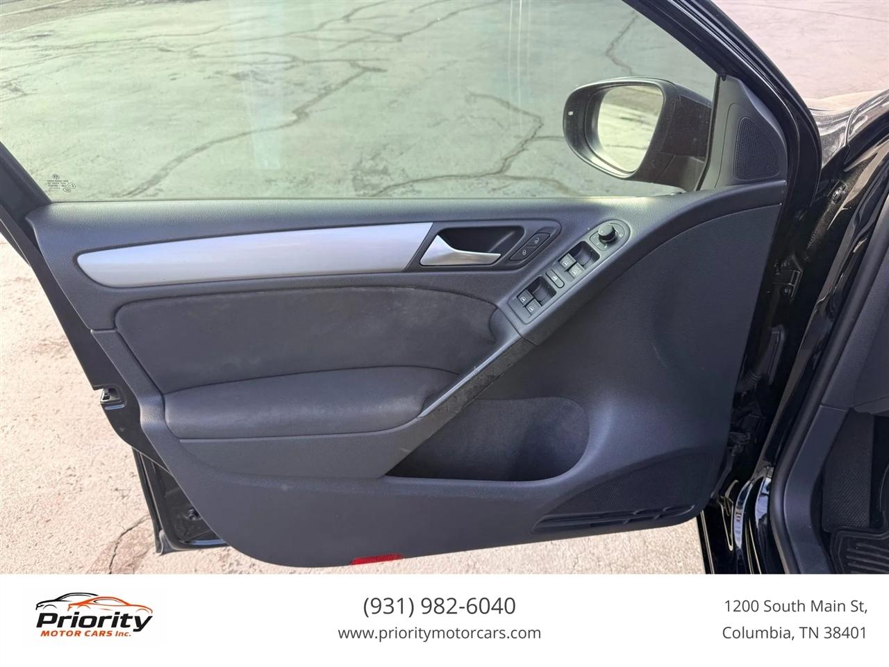 Volkswagen Golf 2.5L 4-Door 2011