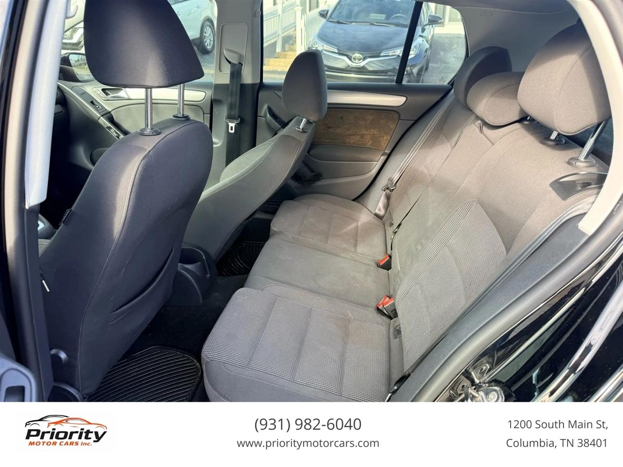 Volkswagen Golf 2.5L 4-Door 2011