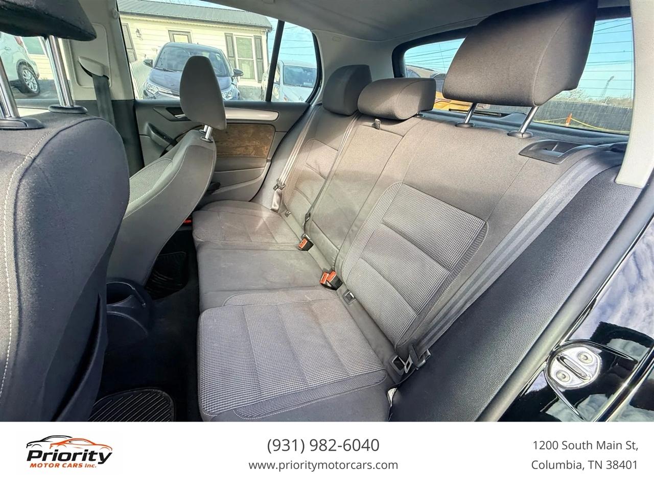 Volkswagen Golf 2.5L 4-Door 2011