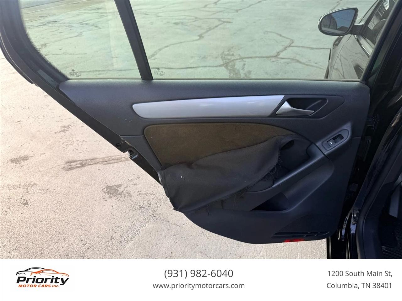 Volkswagen Golf 2.5L 4-Door 2011