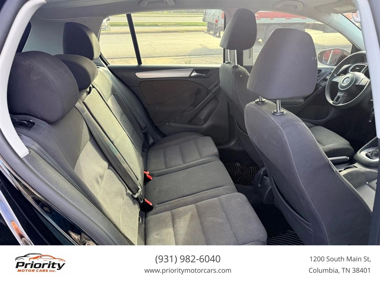 Volkswagen Golf 2.5L 4-Door 2011