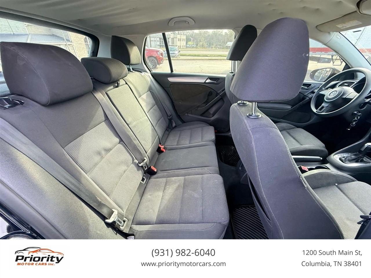 Volkswagen Golf 2.5L 4-Door 2011