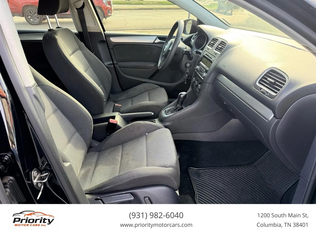 Volkswagen Golf 2.5L 4-Door 2011