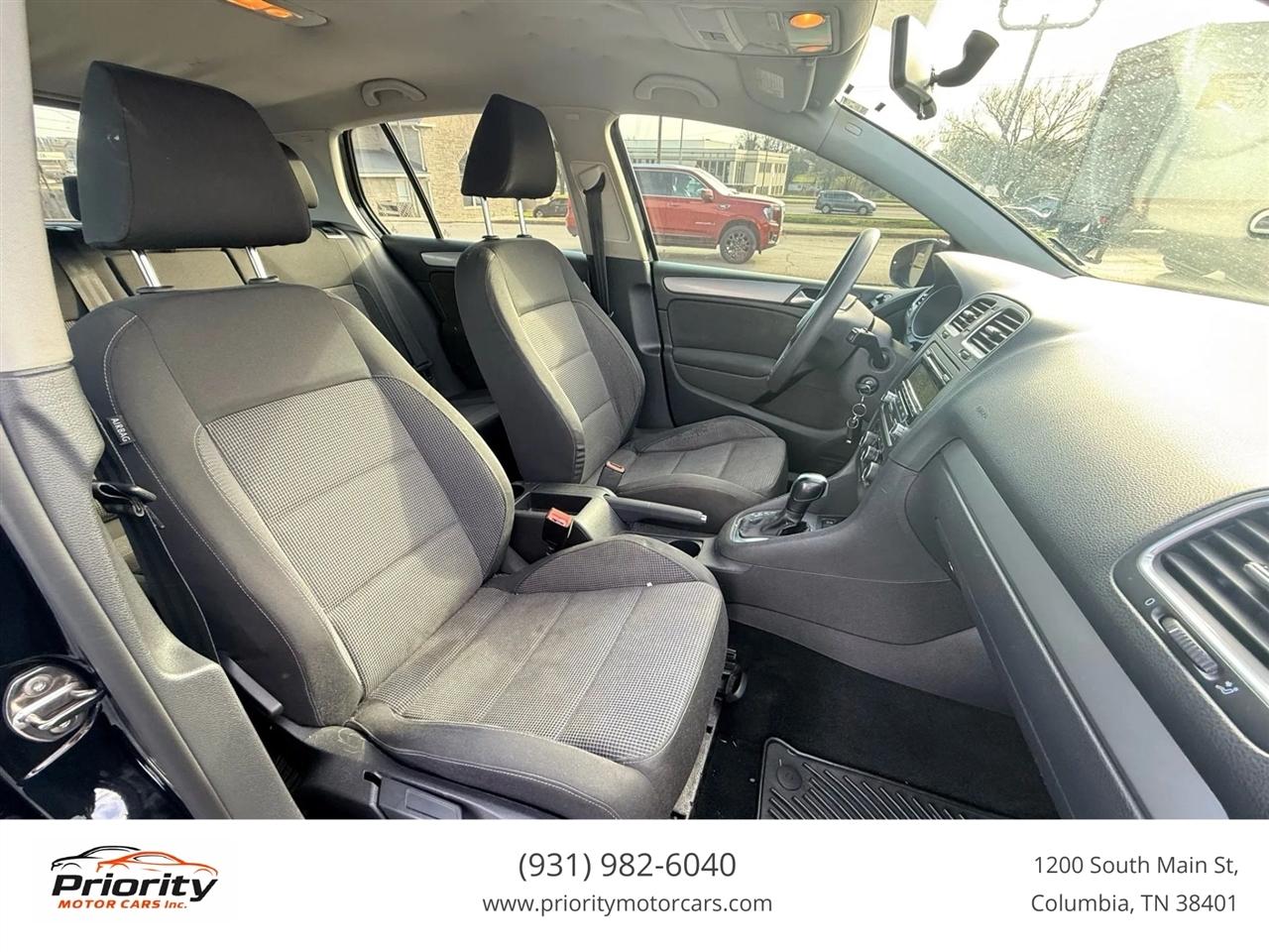 Volkswagen Golf 2.5L 4-Door 2011