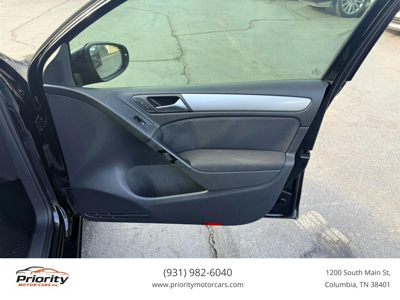 Volkswagen Golf 2.5L 4-Door 2011